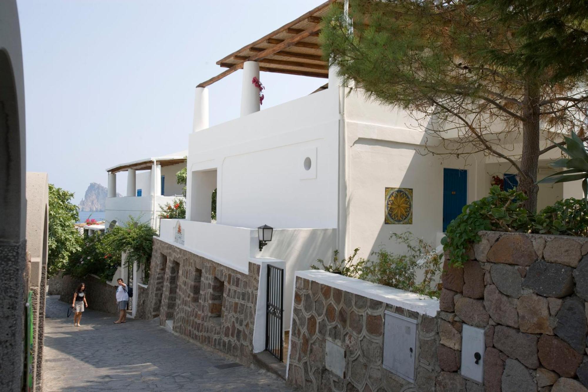 Hotel Tesoriero Panarea Bagian luar foto