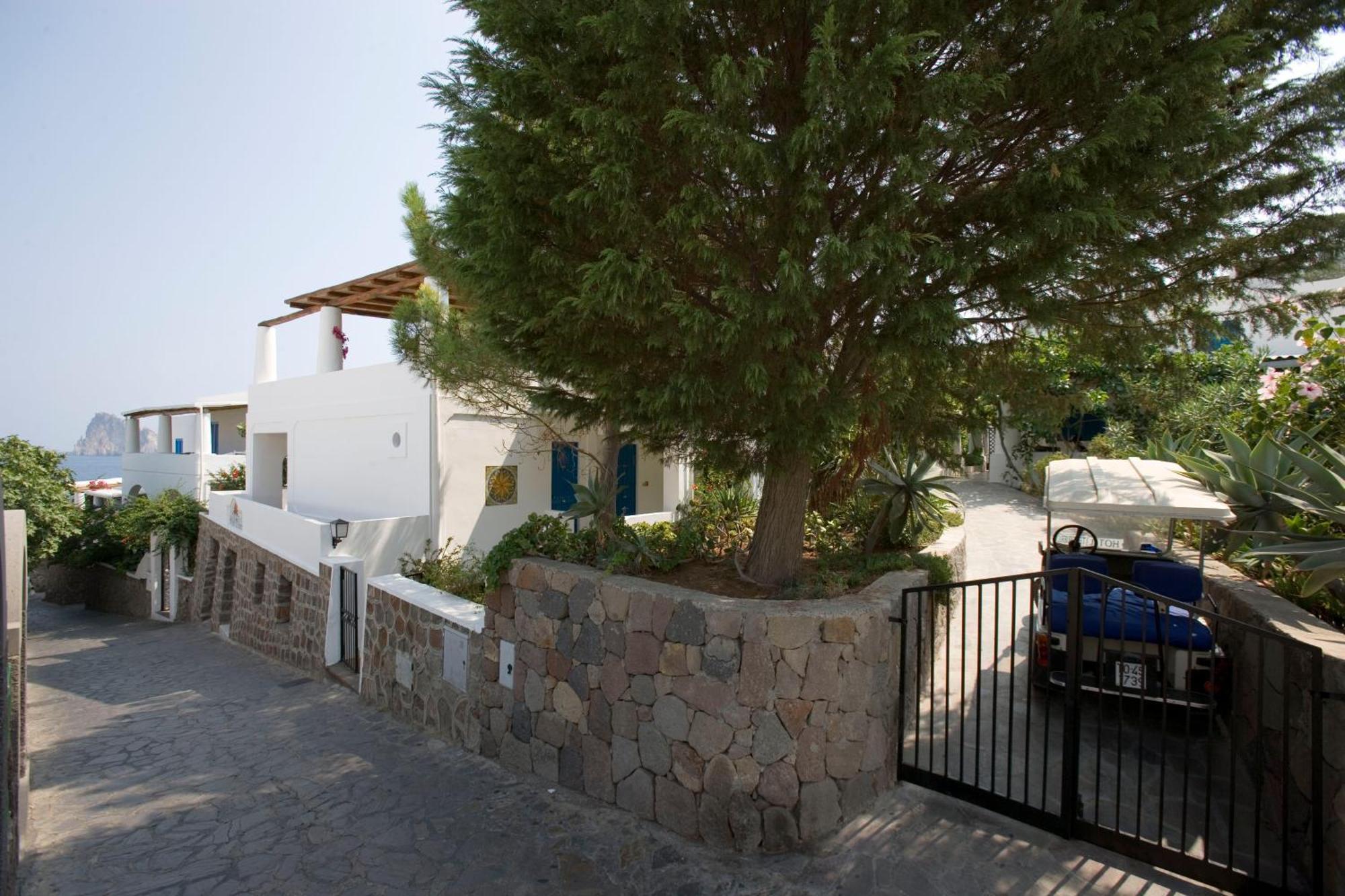 Hotel Tesoriero Panarea Bagian luar foto