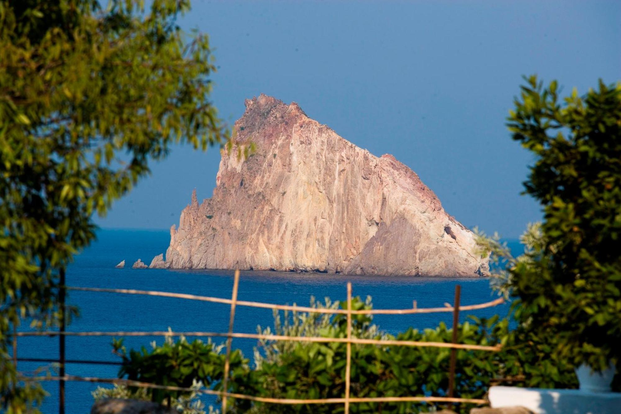 Hotel Tesoriero Panarea Bagian luar foto
