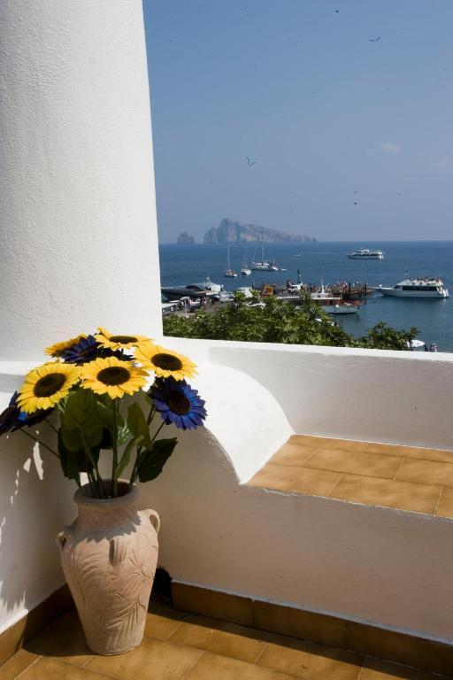 Hotel Tesoriero Panarea Bagian luar foto