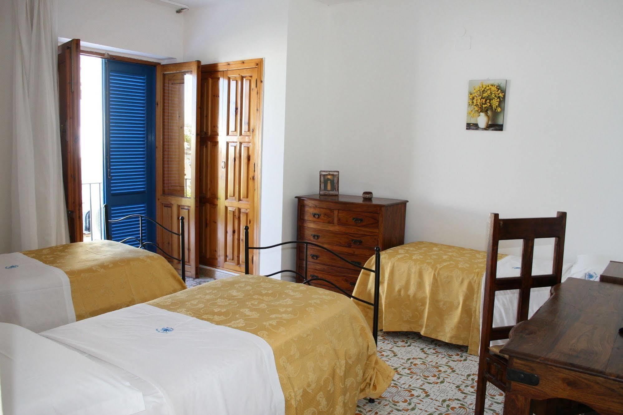 Hotel Tesoriero Panarea Bagian luar foto