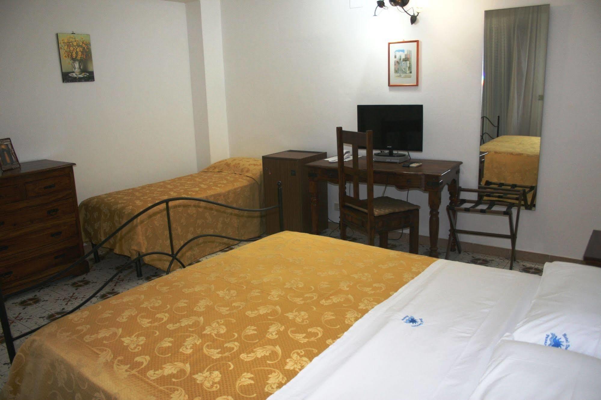 Hotel Tesoriero Panarea Bagian luar foto