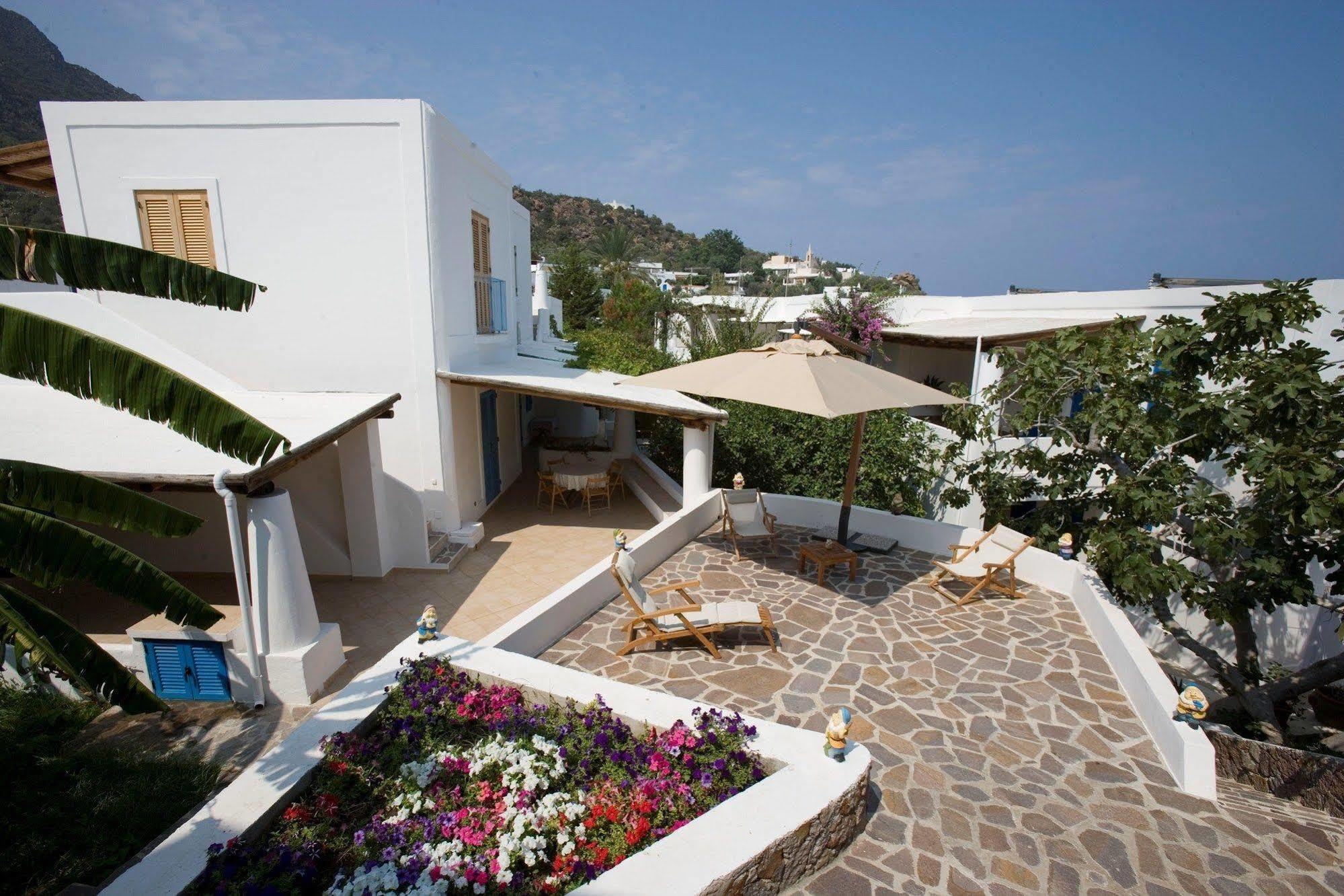 Hotel Tesoriero Panarea Bagian luar foto